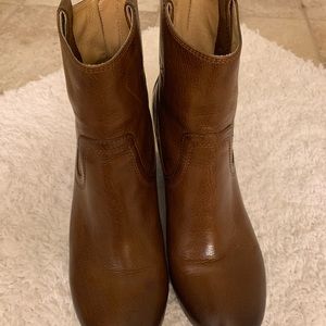Woman’s Fyre Wedge Boots Size 8.5 Cognac